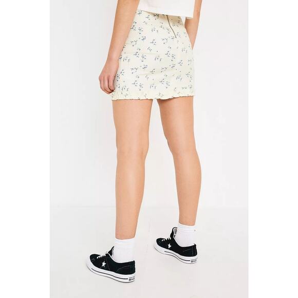 UO Ashton Floral Ruffle Mini Skirt Size S-P - Picture 4 of 8